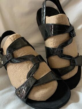 Vionic black patent leather 'Paros Back Strap Sandals'